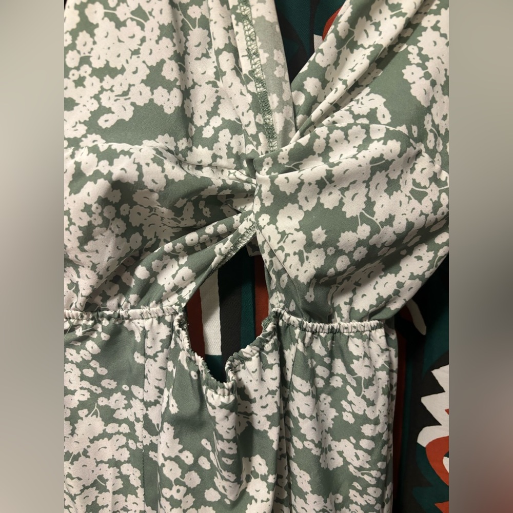 SHEIN VCAY Ditsy Floral Twist Front Split Hem Dress size large - Picture 4 of 5